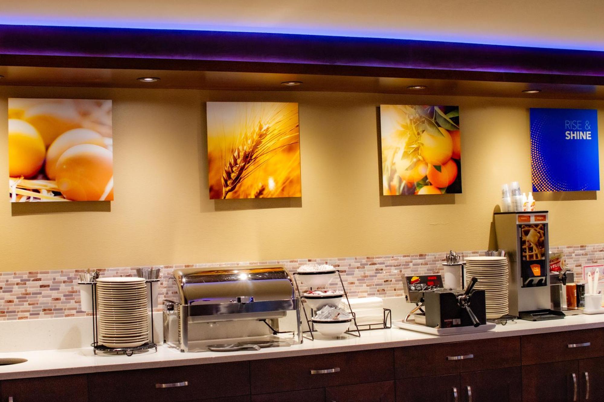 Comfort Inn & Suites Vancouver Downtown City Center Екстер'єр фото