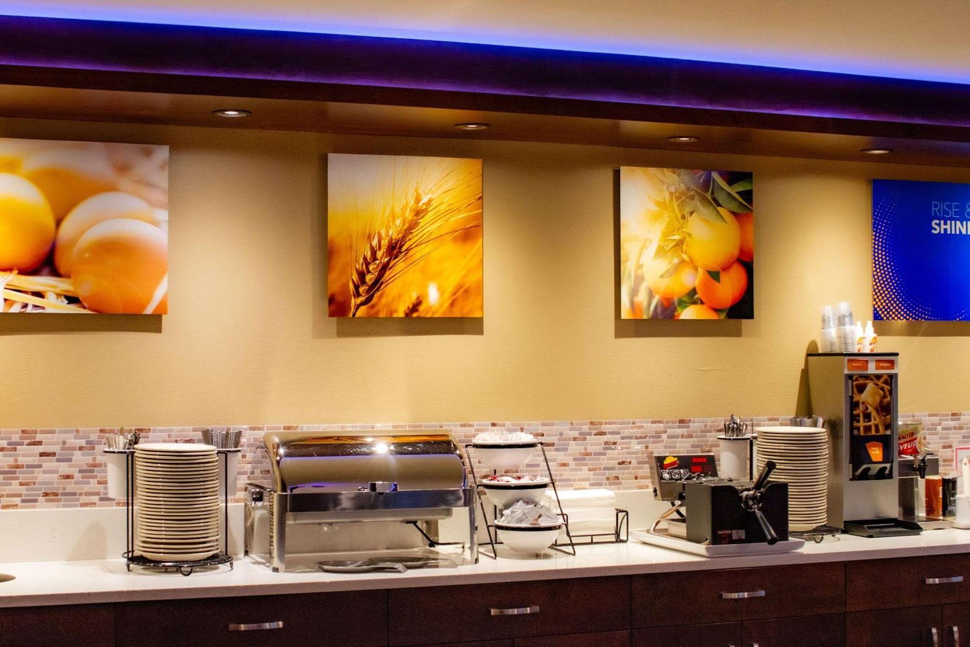 Comfort Inn & Suites Vancouver Downtown City Center Екстер'єр фото