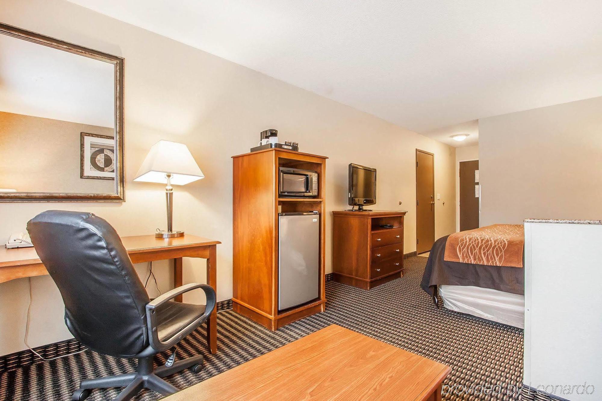 Comfort Inn & Suites Vancouver Downtown City Center Екстер'єр фото